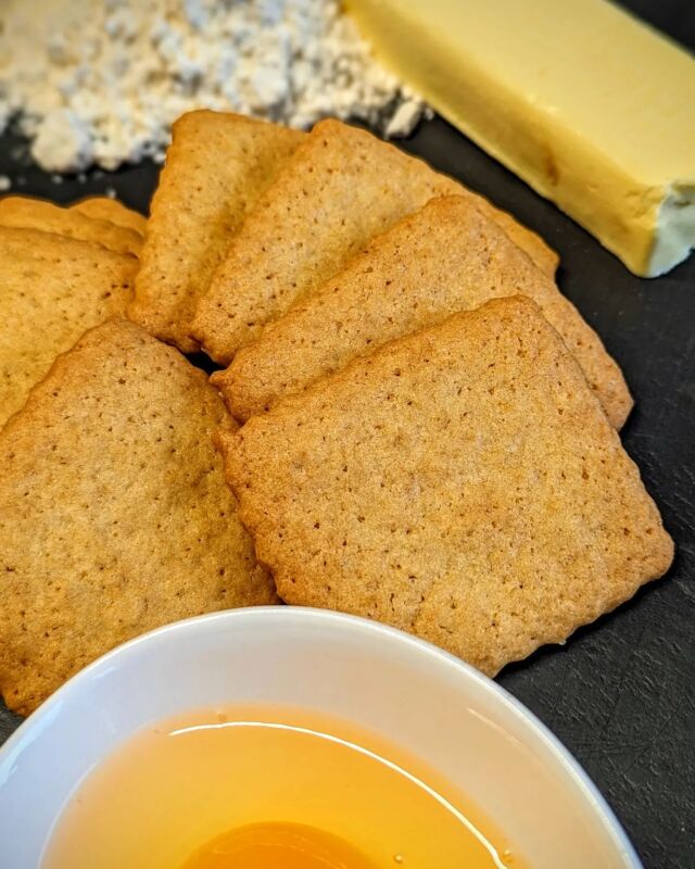 Jetzt neu 🥰

Original Maislinger Dinkel Butterkekse 😋

Ausschließlich aus Regionalen Zutaten. 
Mit Herz und Hand gemacht im Salzkammergut

#selfmade #handmade #maislinger #cookie #yummy #guiltypleasure
